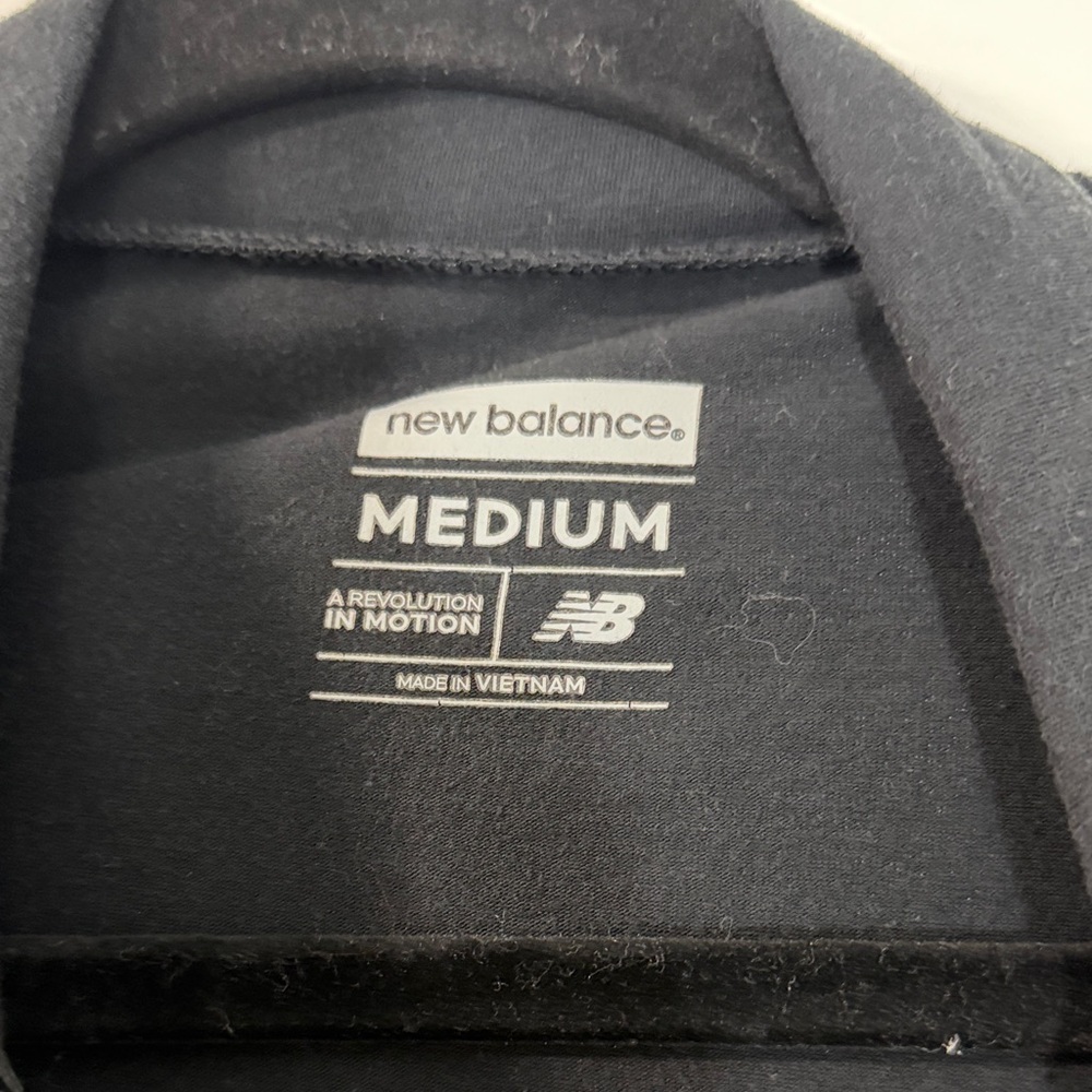 New Balance Women's Black Utility Jacket - Picture 2 of 2